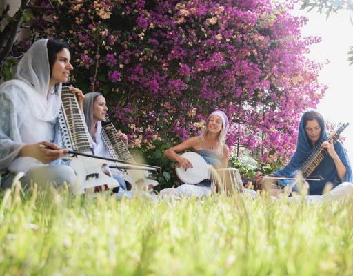 Jenny Sagueet Sorath, kirtan
